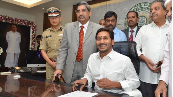 సచివాలయంలోకి జగన్, మంత్రుల ప్రమాణ స్వీకారం .. ఇవాళ్టి ప్రాముఖ్యత ఏంటీ ?