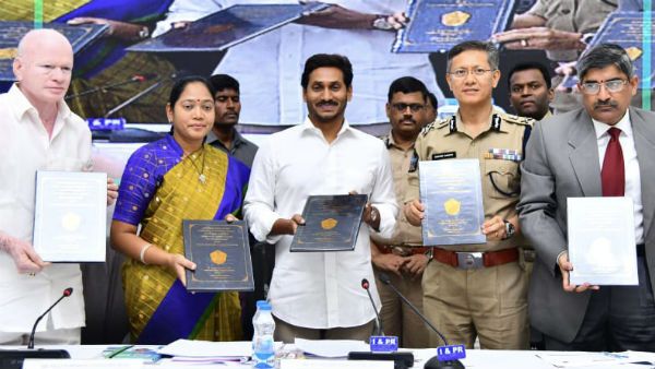 రెండో రోజు కొనసాగుతున్న కలెక్టర్ల సదస్సు..! కాల్ మనీ, బెల్ట్ షాపులపై ఉక్కుపాదం మోపాలన్న సీఎం..!!