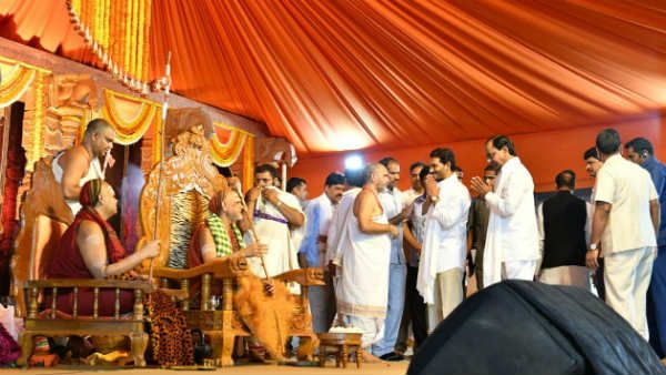 15 ఏళ్లు జ‌గ‌నే సీఎం:స్వామీజీ! ఇద్ద‌రు ముఖ్య‌మంత్రులు అక్క‌డే: ఇద్ద‌రికీ ఆయ‌నపైనే గురి..!