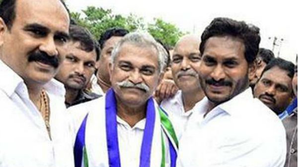 అధికార పార్టీ అయినా వైసీపీ ఎమ్మెల్యే ధర్నా చేశారు .. జగన్ స్పందించారు .. ఎందుకంటే