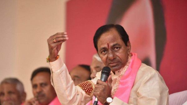 కేసీఆర్ ఫాంహౌస్ ఉద్యోగుల పంచాయితీ.. అక్రమ సంబంధం..! ఉద్యోగం నుండి తొలగింపు..!!