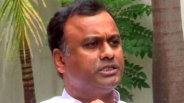 నాకు షోకాజ్ నోటీసులా.. ఉత్తమ్ బయటకు పోతేనే పార్టీ బాగుపడుతుంది : కోమటిరెడ్డి