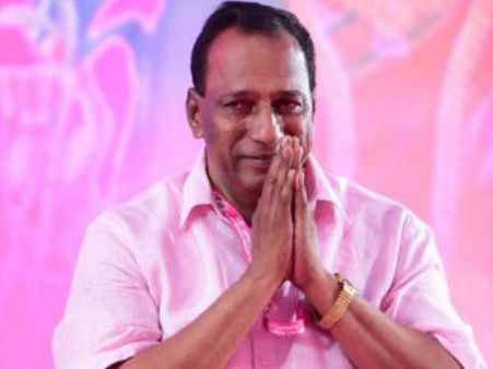 మనసున్న మారాజు మల్లారెడ్డి : ప్రమాదంలో గాయపడ్డ వ్యక్తికి వైద్యం, కొనియాడుతున్న నెటిజన్లు