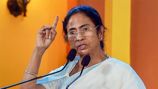 ఆందోళన విరమించని వైద్యులు .. డ్యూటీ డాక్టర్‌ను కలిసేందుకు మమత నో