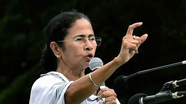 ఇదంతా బీజేపీ కుట్ర.. సమ్మె చేస్తున్న జూడాలకు దీదీ అల్టిమేటం..