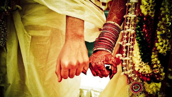 రాకెట్ యుగంలోనూ కులపిచ్చిగాళ్ళు .. పీటల మీద పెళ్లి ఆపి వెళ్ళిపోయిన ఘనులు