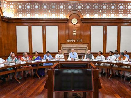 మోడీ కేబినెట్‌లో ఇంతమందిపై క్రిమినల్ కేసులు..అత్యంత ధనవంతులైన మంత్రి ఎవరంటే..?