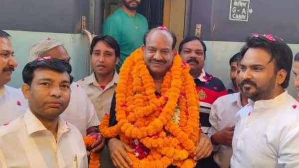 లోక్‌సభ స్పీకర్‌గా ఏకగ్రీవంగా ఎన్నికైన ఓం బిర్లా