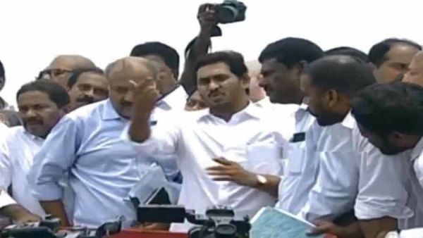 ప్రాజెక్టుల్లో అవినీతి జరగడానికి వీల్లేదు..! పోలవరం పై సీఎం జగన్‌ సమీక్ష..!!