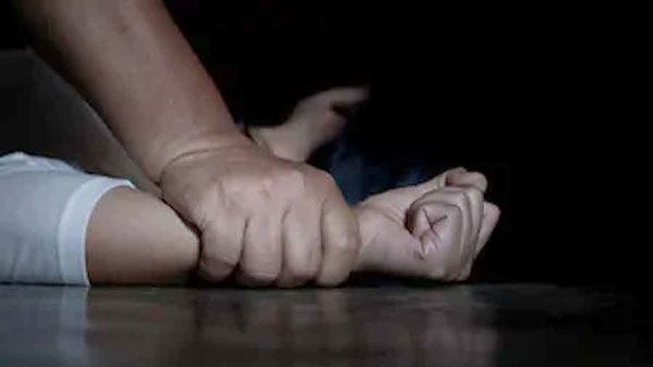నయవంచన : భూతవైద్యం చేయిస్తానని యువతిపై అత్యాచారం..