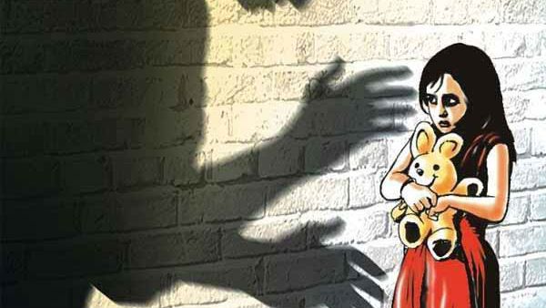 9 నెలల చిన్నారిని రేప్ చేసి చంపిన కామాంధుడిని ఉరి తియ్యాలి.. వరంగల్ లో ఆందోళన