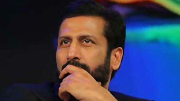 రవి ప్రకాశ్ ఇంటిముందు పోలీసుల హల్‌చల్...