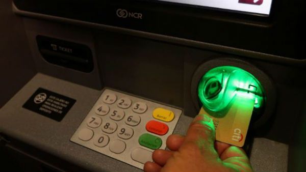 ఇతర ఏటీఎంలలో డబ్బులు డ్రా చేయాలనుకుంటున్నారా..? ఐతే జాగ్రత్త సుమీ..!!