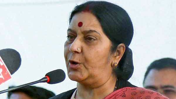 అధికారిక నివాసాన్ని ఖాళీ చేసిన మాజీ మంత్రి, నెటిజెన్ల మనసులను గెల్చుకున్న మహిళా నేత