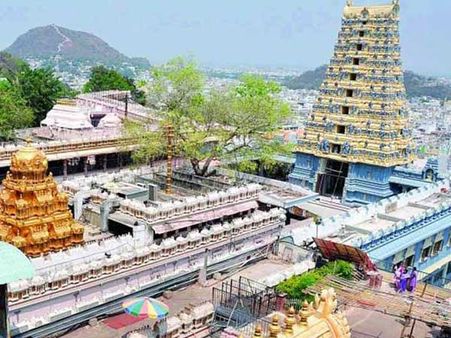 దుర్గగుడిలో తాంత్రిక పూజల మర్మమేంటీ: వైఎస్ జగన్ నజర్: ఇప్పటికైనా వాస్తవాలు తేలేనా?