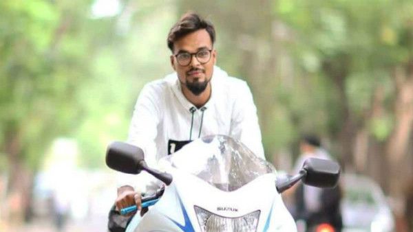 ఓరి ఈడి ఏషాలో : పగలు టిక్‌టాక్ వీడియోలు.. రాత్రికి...