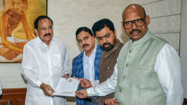 ఏందయ్యా వెంకయ్యా..! మన దాకా వస్తే అంతేనయ్యా.. !!