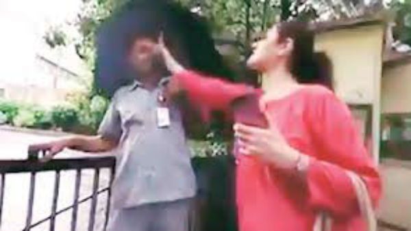 వీఆర్ఏను చెప్పుతో కొట్టిన మహిళా రైతు.. కేసీఆర్, కేటీఆర్ వ్యాఖ్యలే ఆదర్శమా..! (వీడియో)