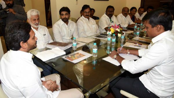 ప్ర‌త్యేక హోదా పై ఇలా: బీజేపీతో సంబంధాల పైనా జ‌గ‌న్ స్ప‌ష్ట‌త : వైసీపీ ఎంపీల‌తో సబ్ క‌మిటీలు ..!