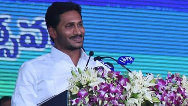 జగన్ నిర్ణయాలు అదుర్స్ అంటూ వైసీపీ ఎమ్మెల్యేల కితాబు .. సంచలన నిర్ణయాలతో జగన్ దూకుడు