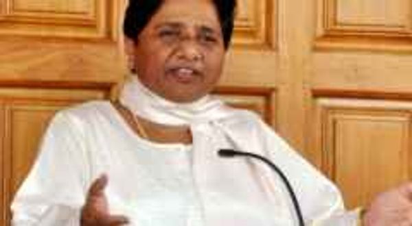 విప్‌ ధిక్కరించిన బీఎస్పీ ఎమ్మెల్యేపై బహిష్కరణ వేటు...వేసిన మాయావతి..