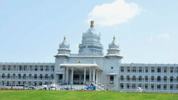 కాంగ్రెస్ పక్కా ప్లాన్, సీఎం విశ్వాస తీర్మాణం వాయిదా, గవర్నర్ డెడ్ లైన్ పట్టించుకోలేదు !