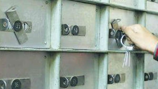 బ్యాంక్‌‌లో సొమ్ములు పెట్టి హ్యాపీ అనుకుంటాం.. కాని లాకర్లో ఉండాల్సిన నగలు.. తాకట్టులో ఉన్నాయ్ జాగ్