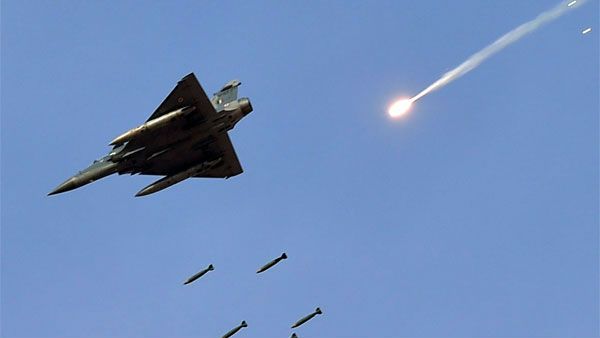 కుక్కకాటుకు చెప్ప దెబ్బ... డ్రోన్‌తో బాంబుల దాడి,