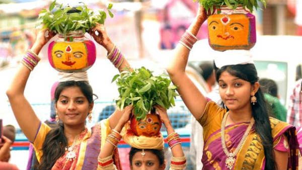 బోనమెత్తిన భాగ్యనగరం.. పల్లెగా మారనున్న పట్నం