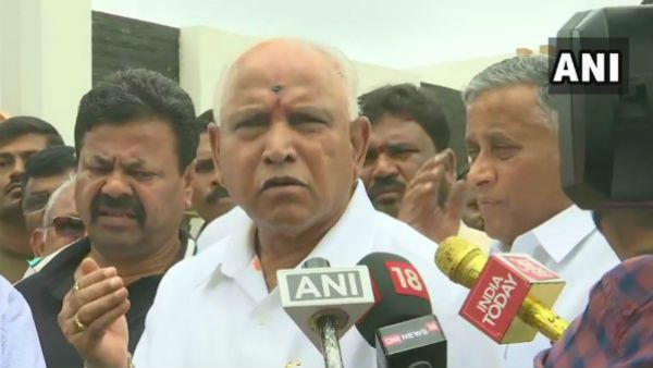 మెజారిటీ లేని సీఎం రాజీనామా చెయ్యాలి, భ్రమలో ఉన్నారా ? మాజీ సీఎం, రెబల్ ఎమ్మెల్యేలు !