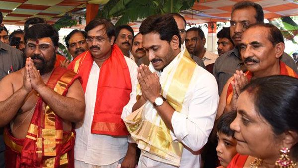 23 మాసాలుగా యాగం..జ‌గ‌న్ కు సీఎం యోగం : చండీయాగం..పూజ‌ల్లో ముఖ్య‌మంత్రి..!
