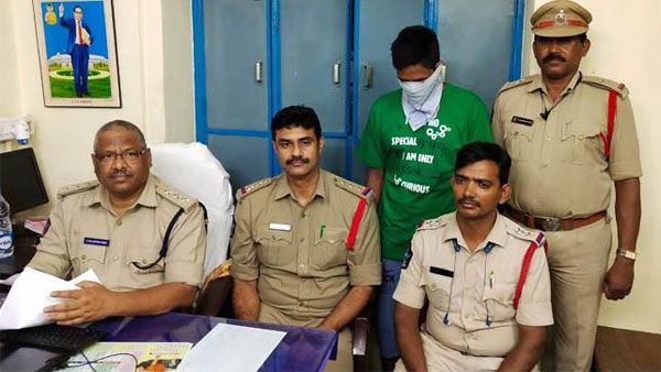 సహ జీవనంలో మరొకడు ఎంట్రీ.. ఆమెకు దగ్గరయ్యాడని హత్య..!