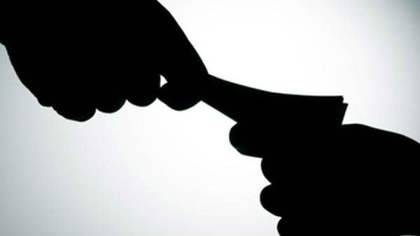 ఆర్టీఏ లో అవినీతి అనకొండలకు చెక్..! కొరఢా ఝుళిపిస్తున్న కమీషన్ ఆంజనేయులు..!!