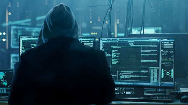 నిరుద్యోగులే టార్గెట్.. బ్యాంక్ అకౌంట్లను అద్దెకు తీసుకుని..