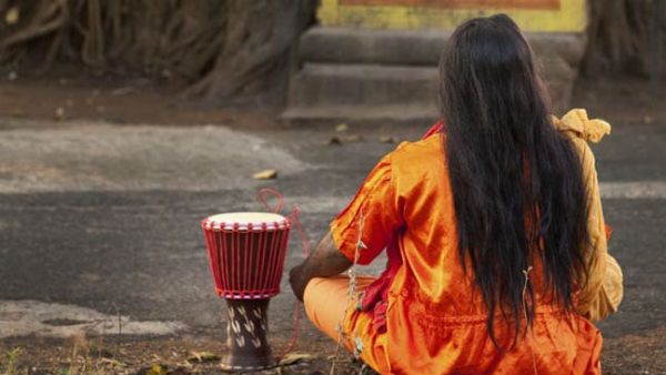 షిరిడీ సాయితో డైరెక్టు కాంటాక్ట్.. మీ పాపాలు తొలగిస్తా.. లేడీ బాబా కొంపముంచిందిగా..!