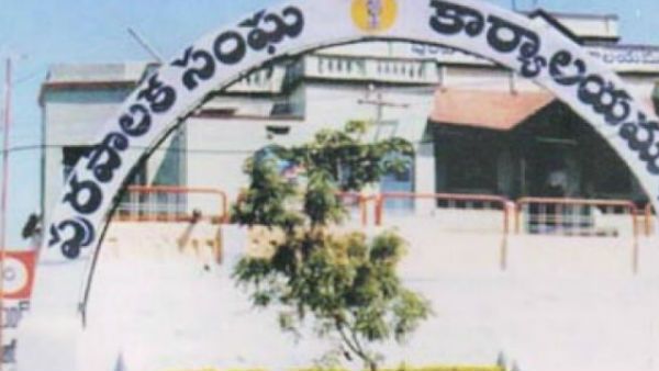 టికెట్ టికెట్.. కండక్టర్ అరుపులు కాదు.. నేతల గుండెల్లో గుబులు..!