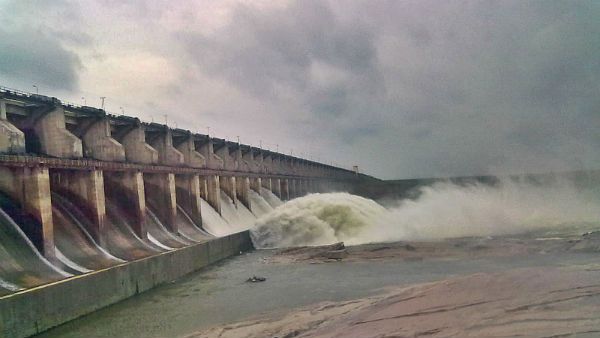 తెలుగు రాష్ట్రాలను పీడిస్తున్న జల వివాదం..! 'గోదారి' చూపుతుందా పరిష్కారం..!!