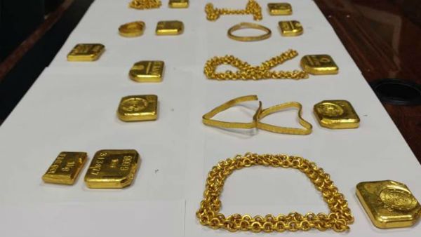 శంషాబాద్‌లో బంగారం పట్టివేత.. బెదిరించి స్ల్మగ్లింగ్ చేయించారంటూ ఆవేదన...!