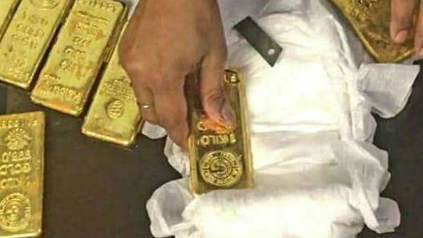 గోల్డ్ స్మగ్లింగ్‌లో కొత్త ట్విస్ట్.. ఆ యాత్రికులు బలవుతున్నారా?