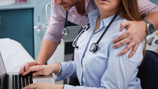 చెప్పు తెగేలా కొట్టినా మారని అధికారి.. మహిళా డాక్టర్ ను ఎలా వేదిస్తున్నాడో తెలుసా ?