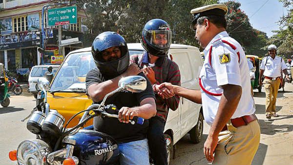 గీత దాటితే వేటే..!ఇంటికే ఈ ఛలాన్లు పంపిస్తామంటున్న పోలీసులు..!!