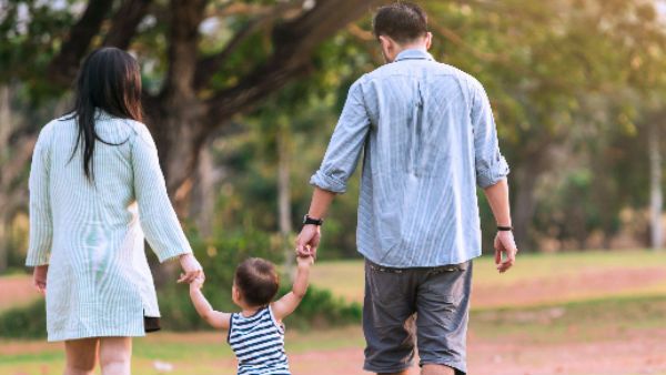 క్రెడిట్ కార్డు బిల్లు చెల్లించలేక భార్యా, బిడ్డతో కలిసి ఏం చేశాడంటే..?