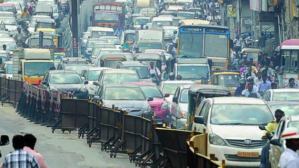 వరదనీరు ఆగొద్దు.. ట్రాఫిక్ నిలవొద్దు..!ముందు జాగ్రత్త చర్యల్లో జీహెచ్ఎంసీ అదికారులు..!!