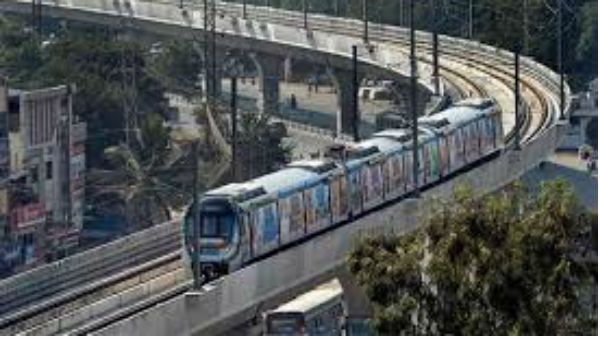 హైదరాబాద్ మెట్రో తప్పిదం..? ఒకే ట్రాక్ మీద రెండు రైళ్లు.. తప్పిన ప్రమాదం!!