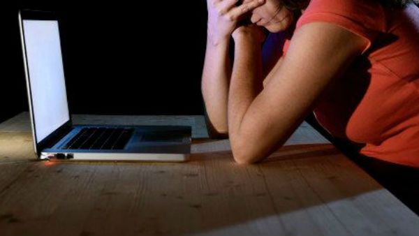 బాలికను నగ్న చిత్రాలు పంపించాలని వేధిస్తున్న యువకుడు .. తిక్క కుదిర్చిన పోలీసులు