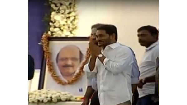 సోమయాజులు ఒక లివింగ్ ఎన్‌సైక్లోపీడియా : సీఎం జగన్