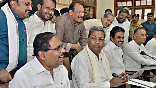 కర్ణాటక మంత్రివర్గ సమావేశం, గవర్నర్ జోక్యం చేసుకుంటే ? సీఎం రాజీనామా, కథ కంచికి !