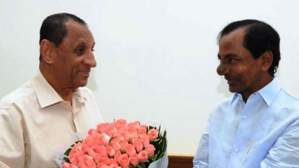 తెలంగాణలో గవర్నర్ మార్పు..? నరసింహన్‌తో కేసీఆర్ భేటీ