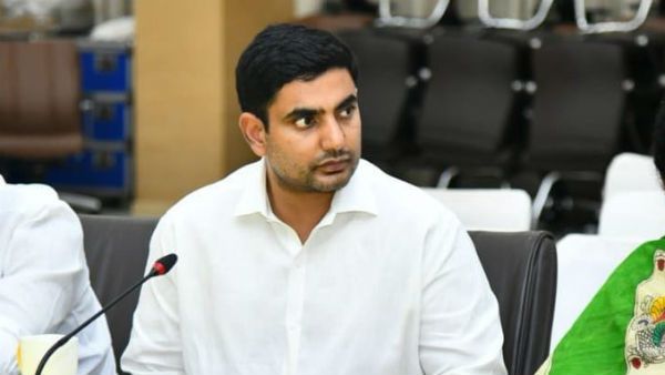 రివర్స్ టెండరింగ్ అంటే వైసీపీ నేతలు కంపెనీలకు టెండర్ పెట్టడం .. కొత్త భాష్యం చెప్పిన లోకేష్