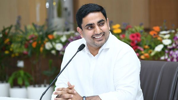 మందలగిరి మారాజా ... మీకు మీరే పొగుడుకుంటున్నారా అంటూ లోకేష్ పై సెటైర్లు